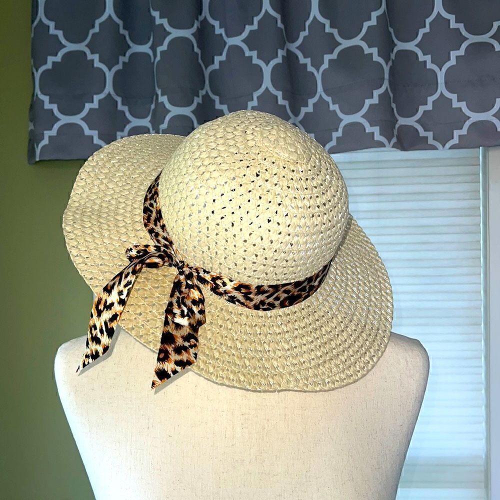 Womens New w tags Beach sun hat with leopard print ribbon